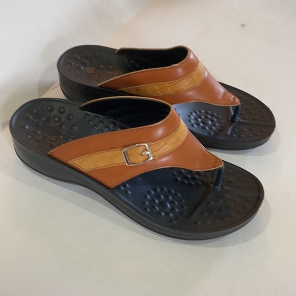 Aerothotic Sandals, Brown with Tan. Size 39 - Picture 2 of 6